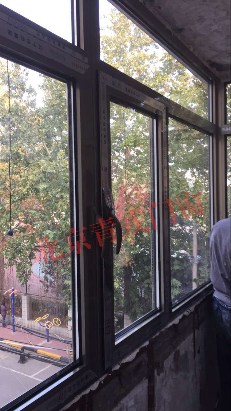 断桥铝窗户